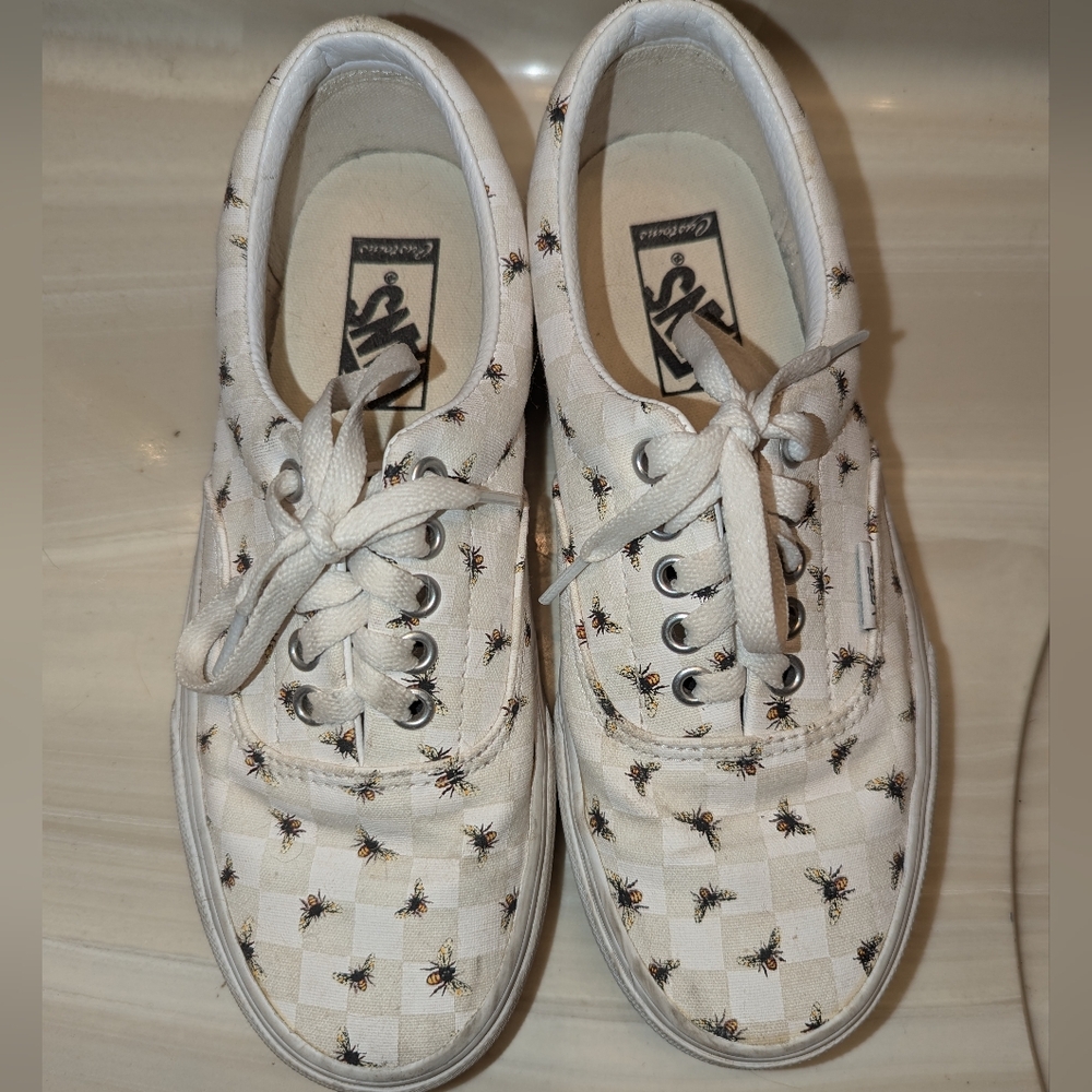 White checkered bee vans